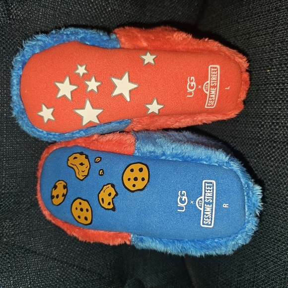 Sesame Street Kids Plush Slippers - Blue and Red - Picture 5 of 10